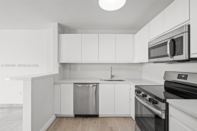 Building Photo - 5845 Collins Ave