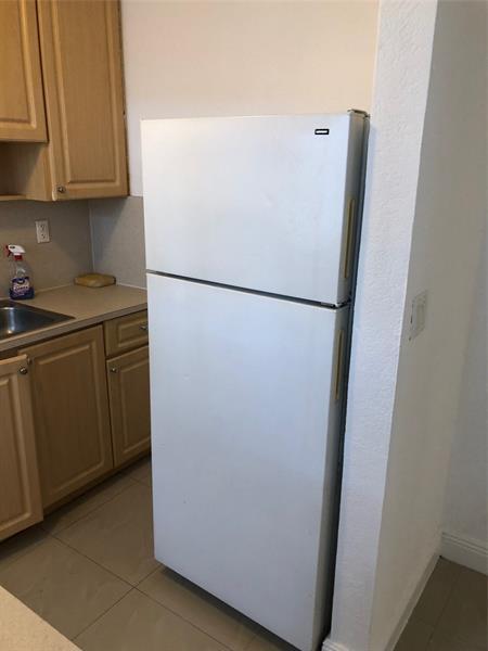 Building Photo - 110 SE 2nd St