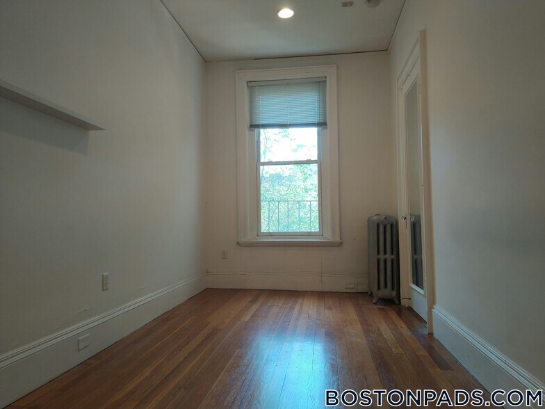 Building Photo - 379 Commonwealth Ave
