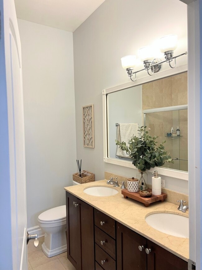 Building Photo - 1704 N Wells St