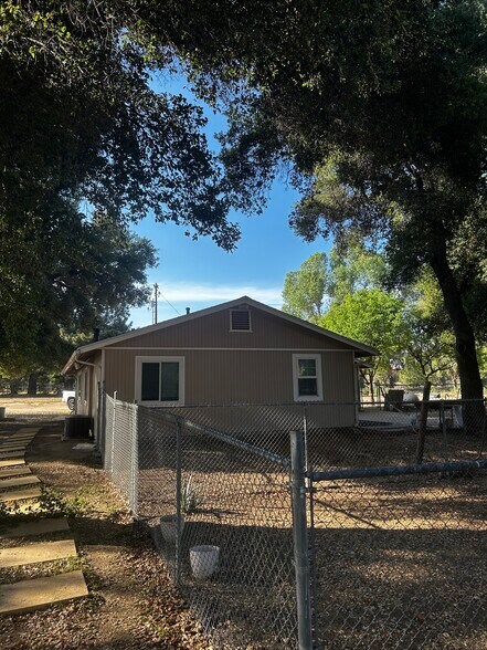 Building Photo - 1723 Buckman Springs Rd