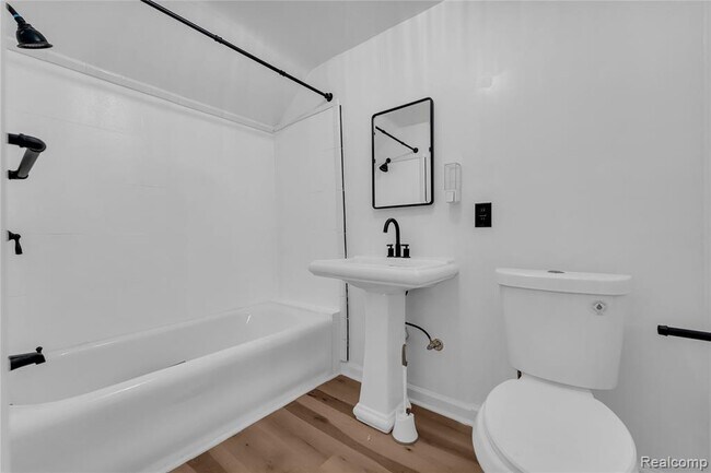 Building Photo - 16816 Inverness St