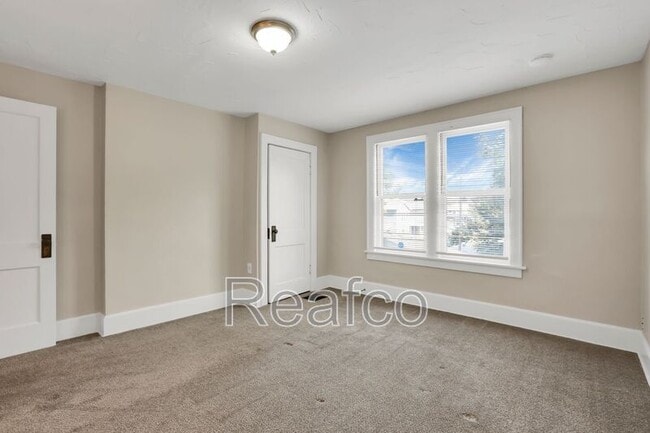 Building Photo - 463 Reinhard Ave