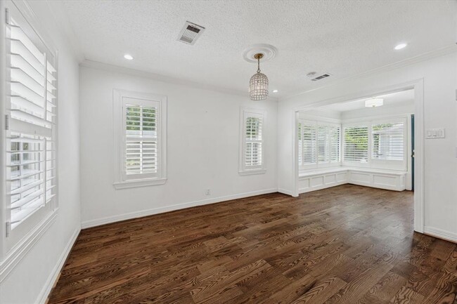 Building Photo - 1119 Grovewood Ln
