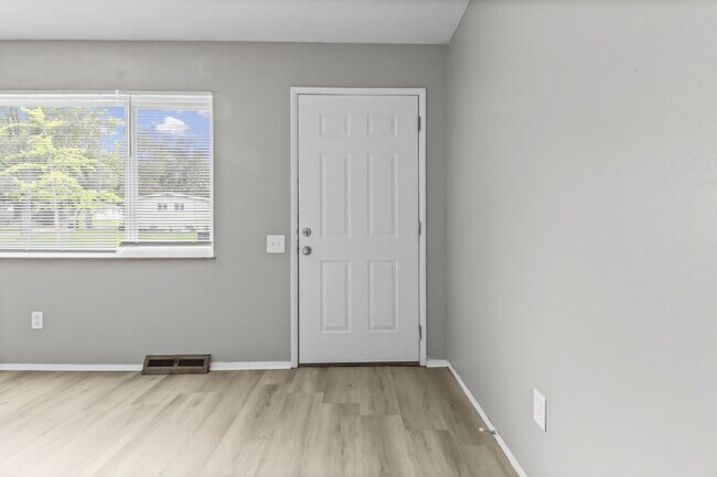 Building Photo - 2615 Flamingo Dr