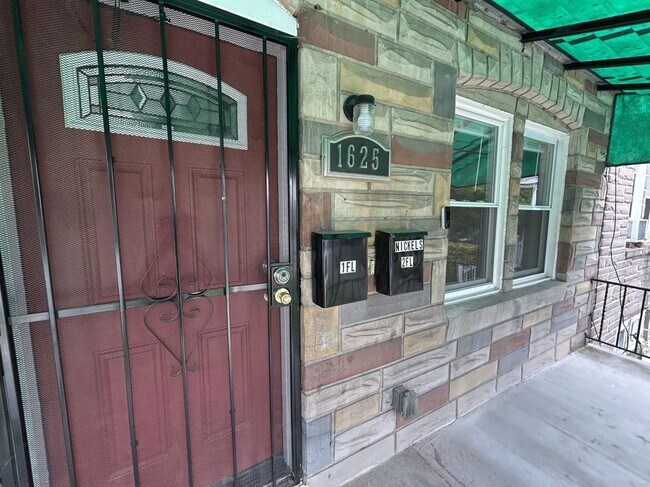 Building Photo - 1625 Spruce St