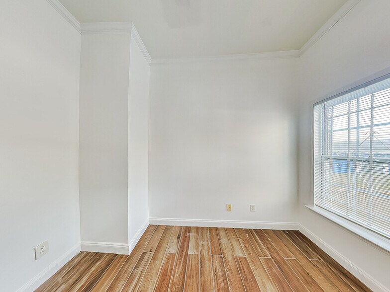 Building Photo - 333 Fletcher St SW