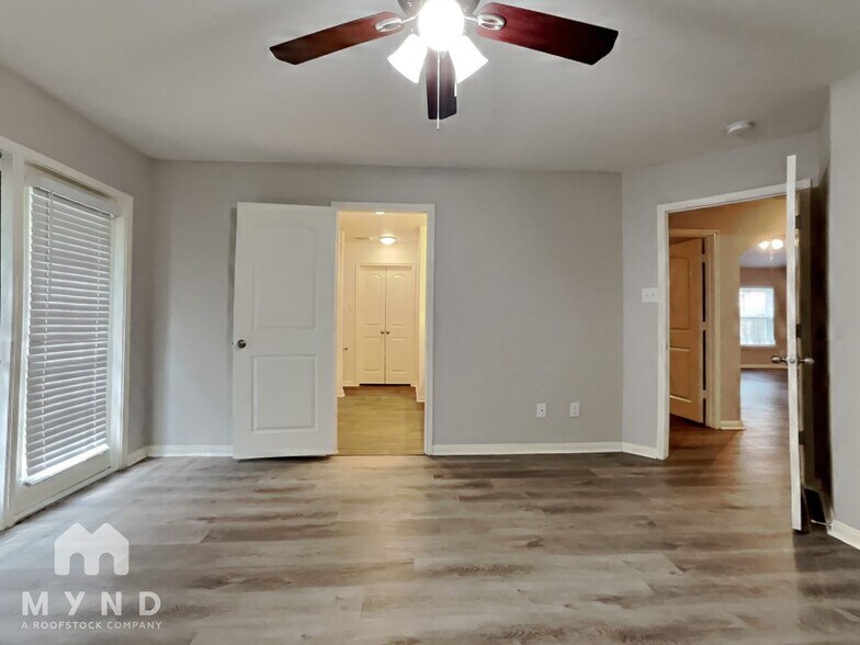 Building Photo - 15911 Newport Pl