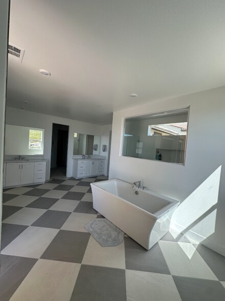 Building Photo - 24392 Calle La Roca