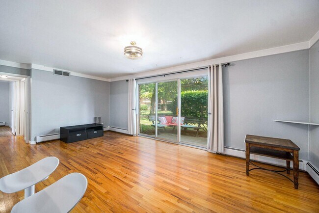 Building Photo - 1209 Island Dr