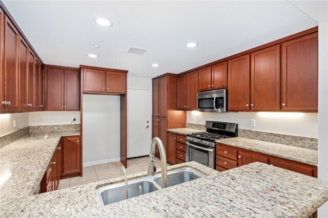 Building Photo - 12444 Benton Dr
