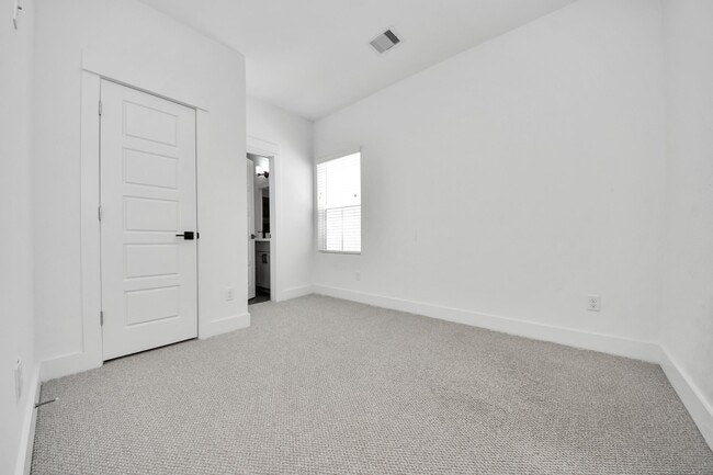 Building Photo - 318 Neyland St