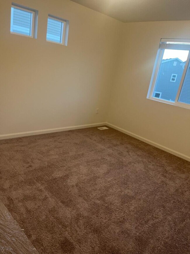 Building Photo - 340 N Colonnade Rd