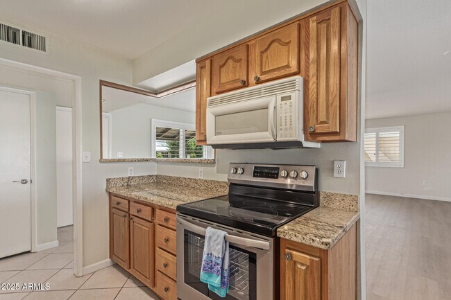 Building Photo - 12640 N Pebble Beach Dr