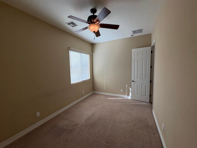 Building Photo - 15234 W Voltaire St