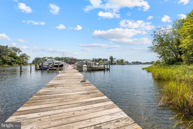 Building Photo - 370 S River Landing Rd