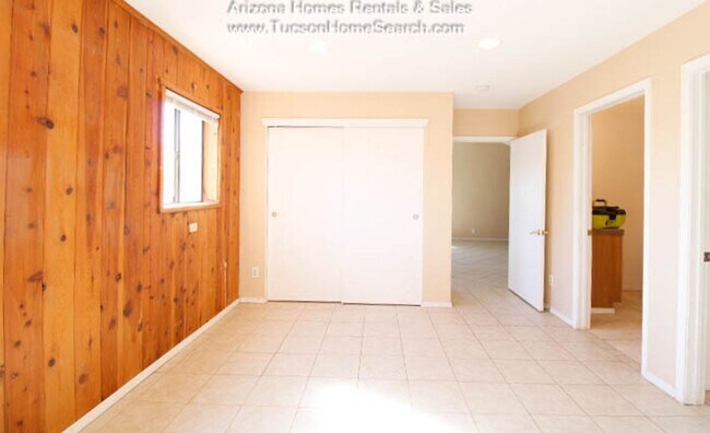 Building Photo - 801 E Halcyon Rd