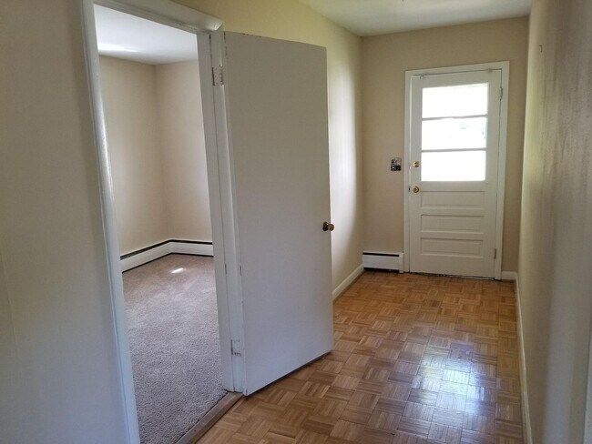 Building Photo - 146 Spa Dr