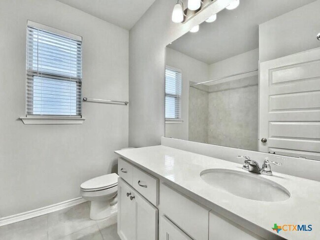 Building Photo - 816 Alta Wy