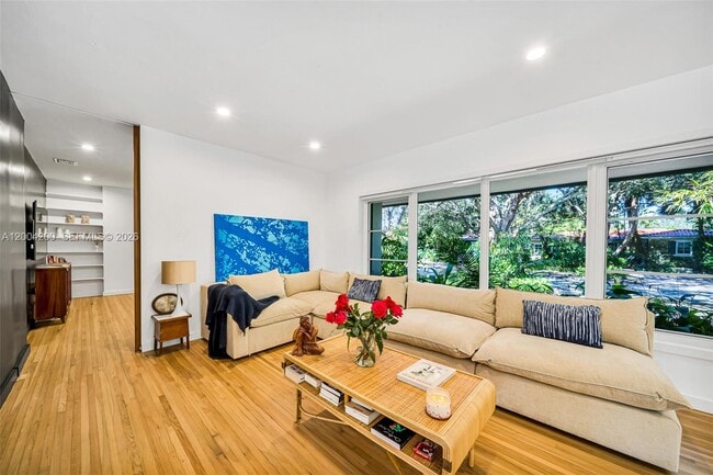 Building Photo - 1010 Placetas Ave