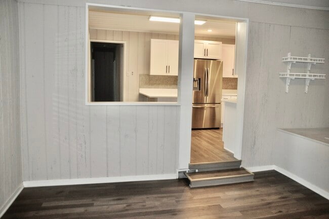 Building Photo - 110 W 12th Ave