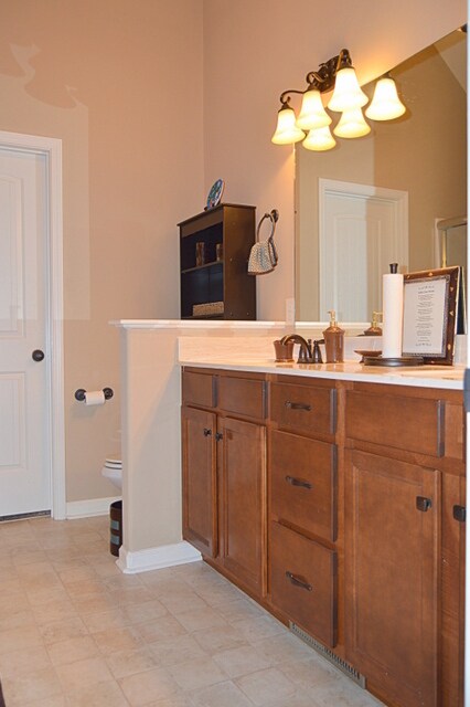 Building Photo - Pet Friendly Five Bedroom with Basement!