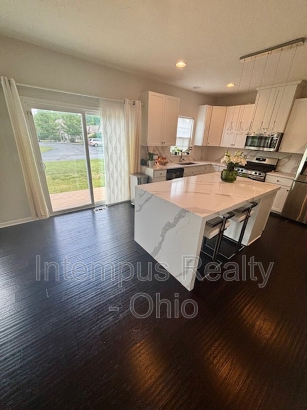 Building Photo - 6123 Brandon Dr