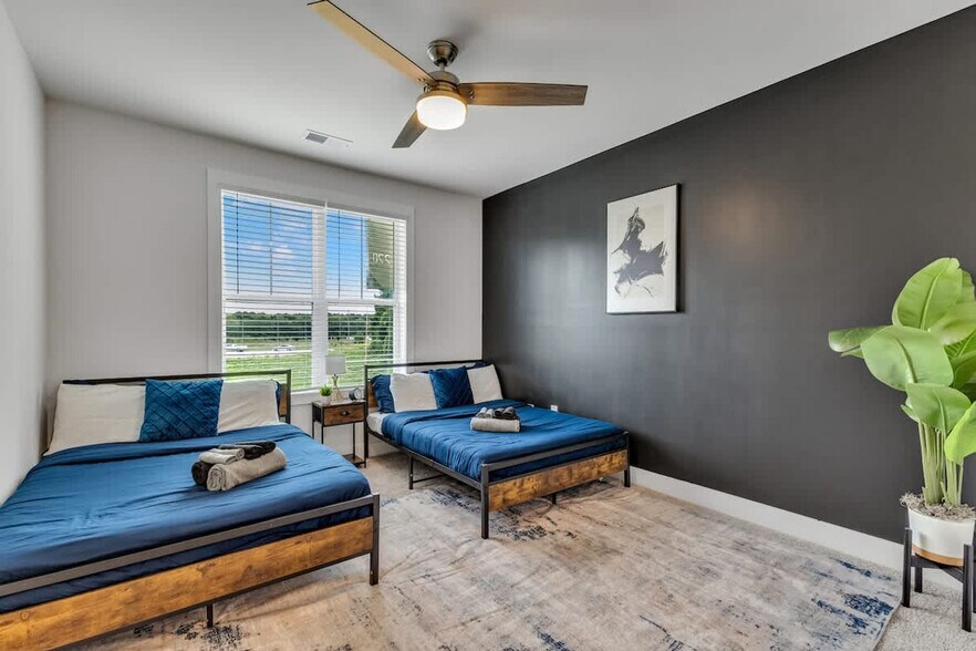 Building Photo - 928 S Miami Blvd