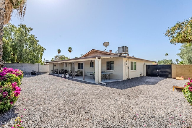 Building Photo - 4240 E Bluefield Ave