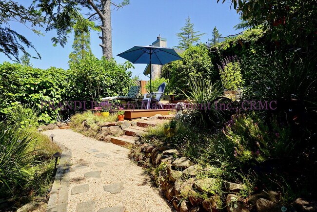 Building Photo - Quality San Anselmo Home Near Parks and Sc...