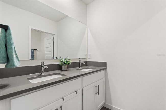 Building Photo - 421 Chayne Pl