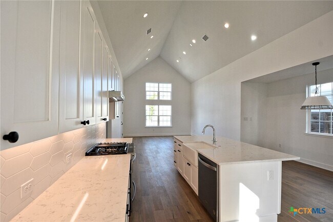 Building Photo - 421 Constance Dr