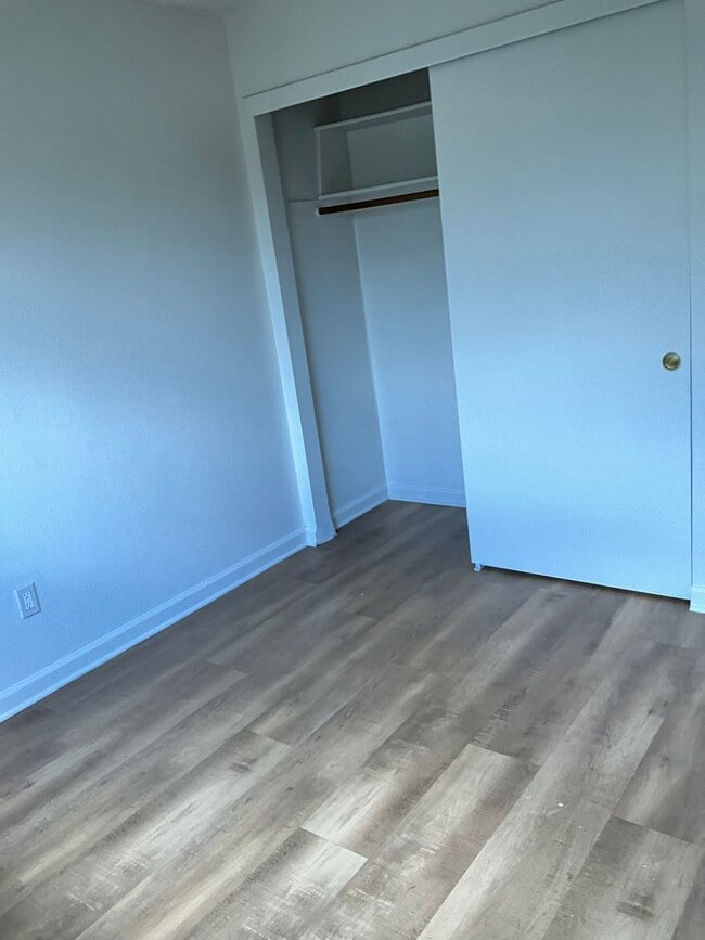 Building Photo - NICE 2 BEDROOM DUPLEX!