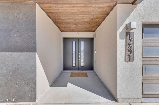 Building Photo - 12631 Mark Twain Ave