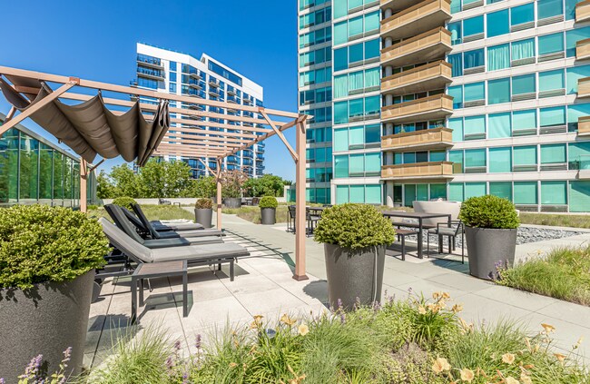 Building Photo - 1720 Maple Ave