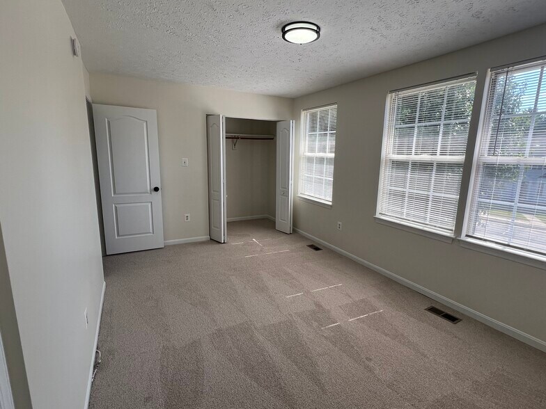 Building Photo - 2136 Riding Crop Way