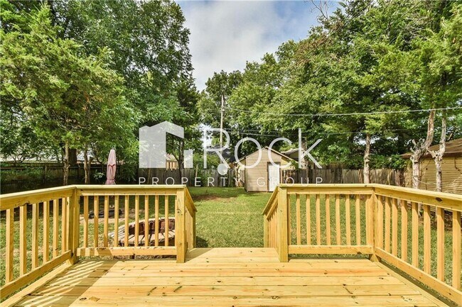 Building Photo - Beautifully Remodeled 4-Bedroom Home near ...