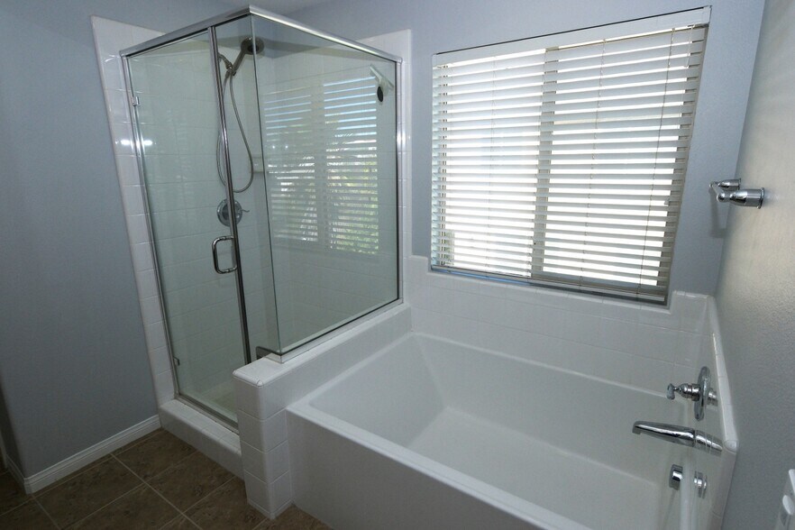 Building Photo - 13373 Shoreham Dr