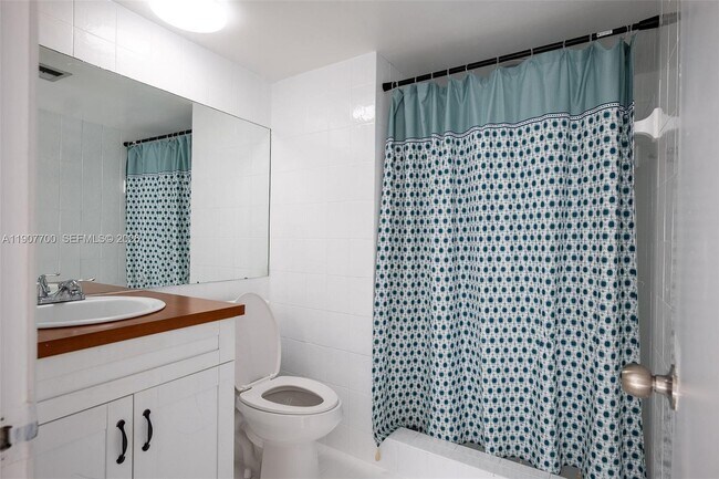 Building Photo - 750 NW 43rd Ave