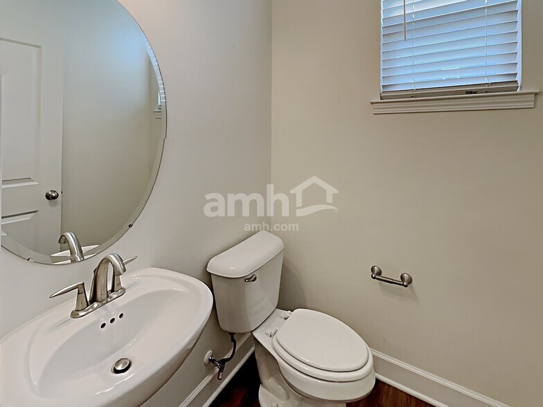 Building Photo - 5266 Lake Maxwell Dr