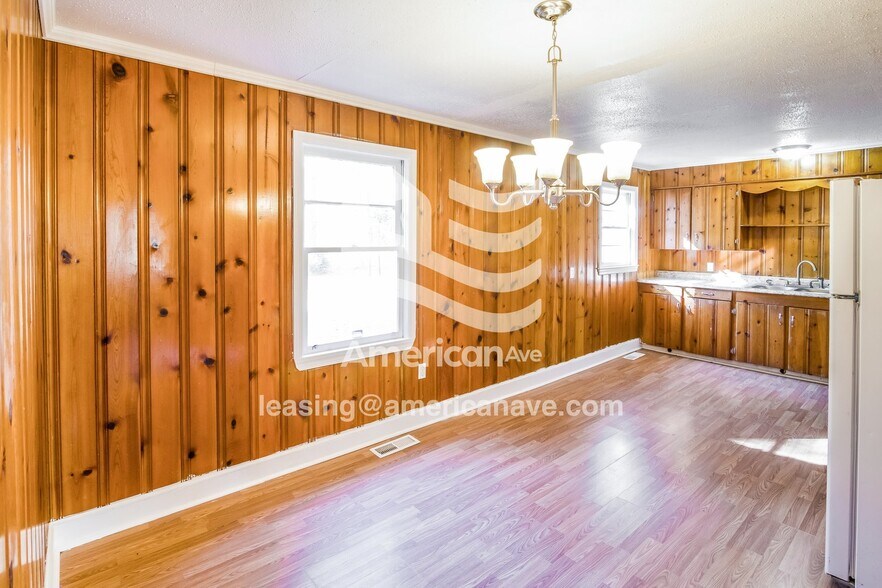 Building Photo - 514 Warren St