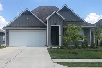 Building Photo - 1002 Austin Byu Dr