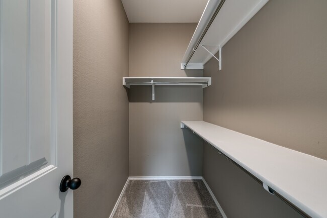 Building Photo - 120 Kat Garnet Dr