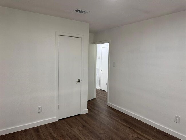 Building Photo - 23911 Verngate Dr
