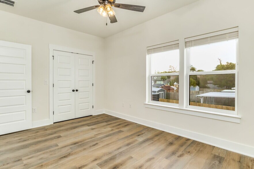 Building Photo - 520 N De Villiers St