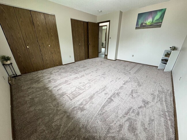 Building Photo - 3 bed, 1.5 bath duplex for rent in Cedar Falls
