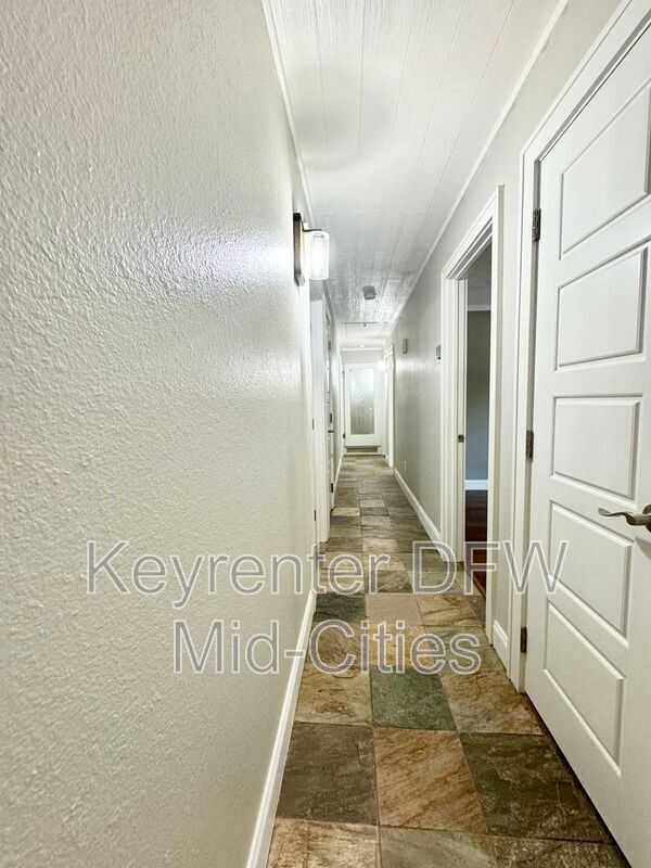 Building Photo - 1608 Durham Dr