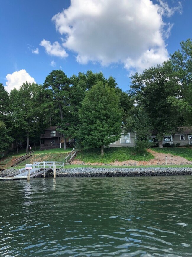 Building Photo - Enjoy Lakefront Luxury Year Round! $250 Of...