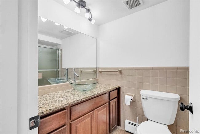 Building Photo - 640 Cumberland St