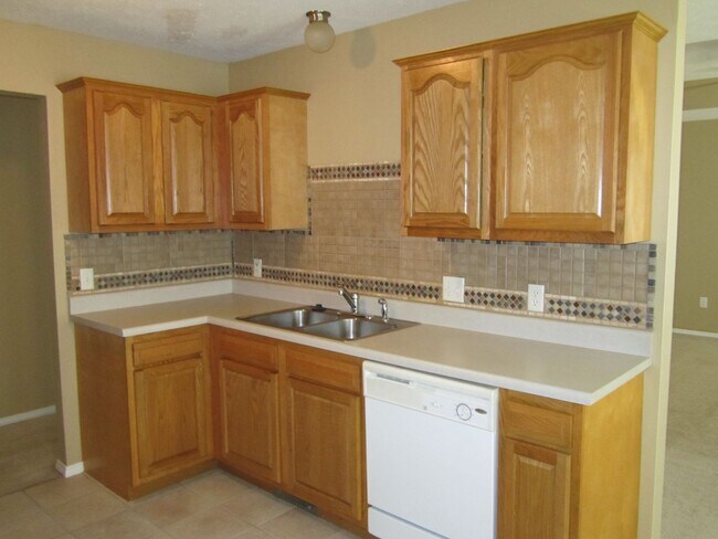 Building Photo - 412 E Denton Cir